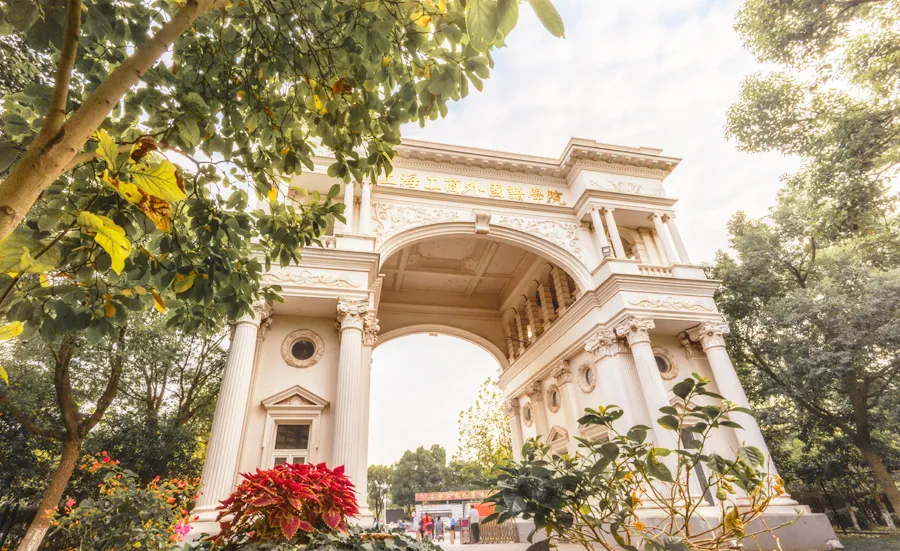 上海工商外国语职业学院2022年招收空中乘务专业考生面试须知