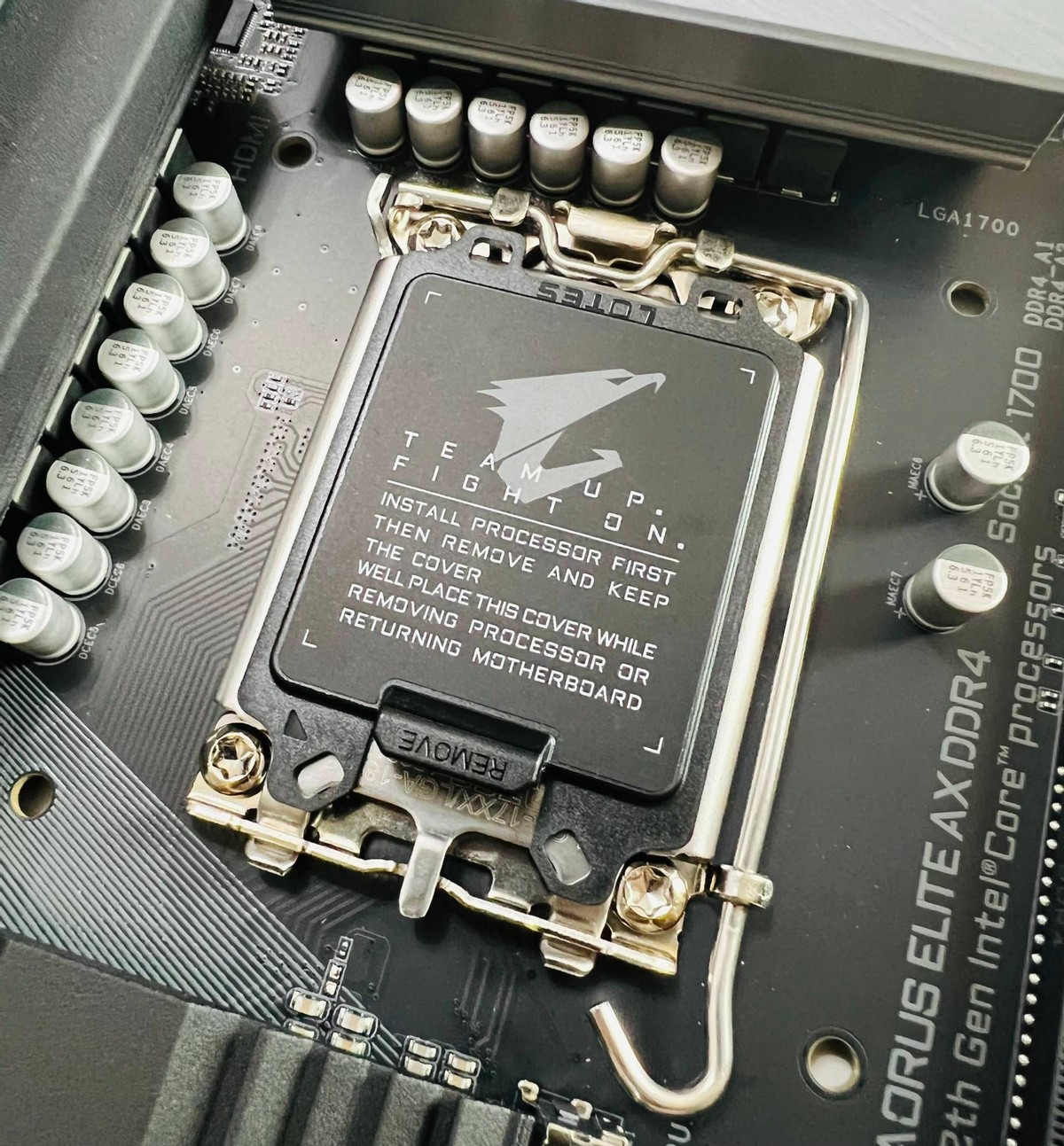 技嘉小雕B660M电竞主板开箱，供电出众散热强