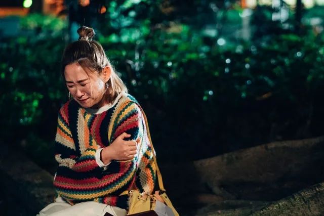 香港才女王菀之,43岁近况曝光引全网心疼:没钱没孩子,却很快乐