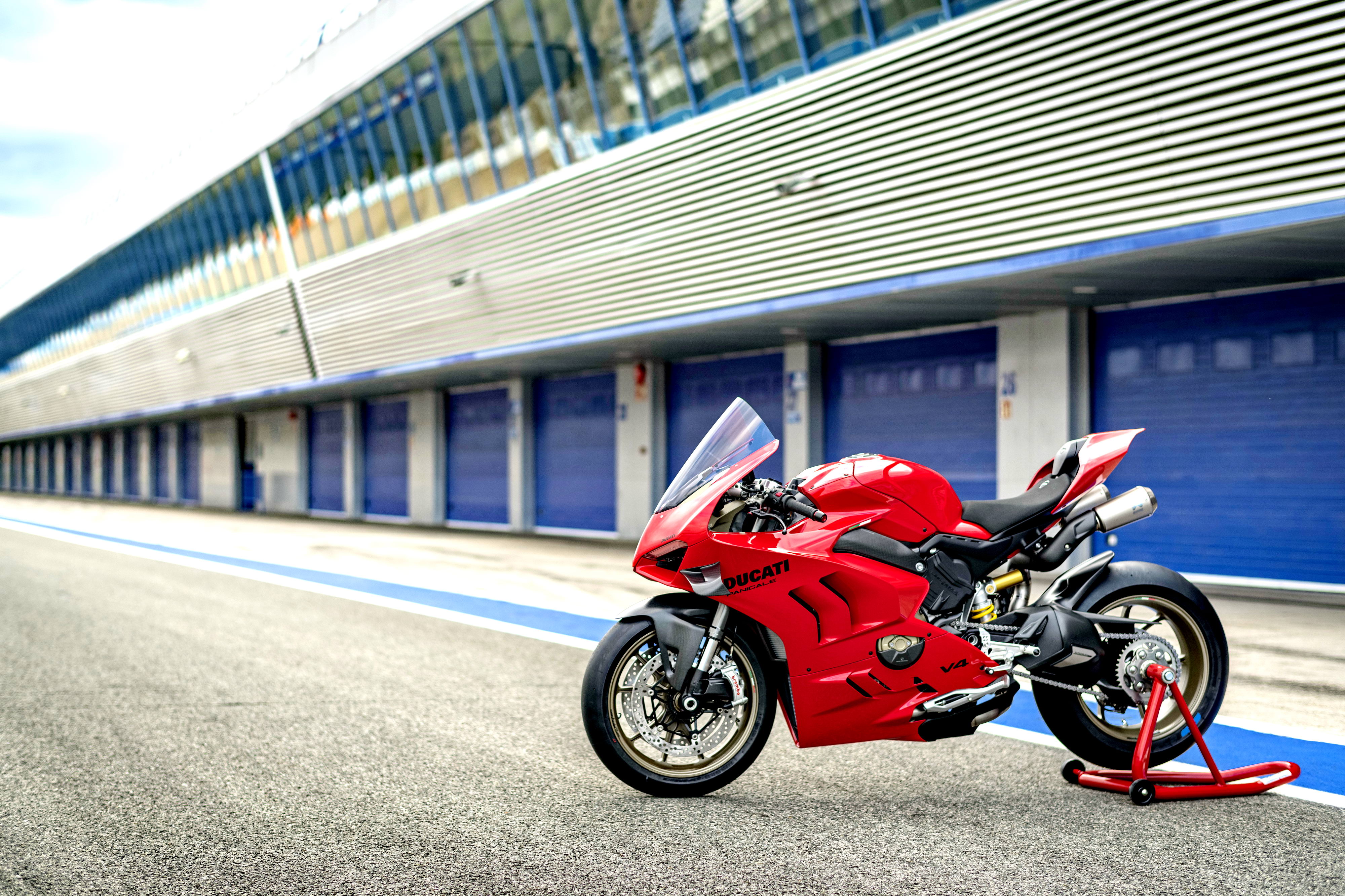 真实赛车数据包(换装赛车套件的杜卡迪 2022 panigale v4/v4 s