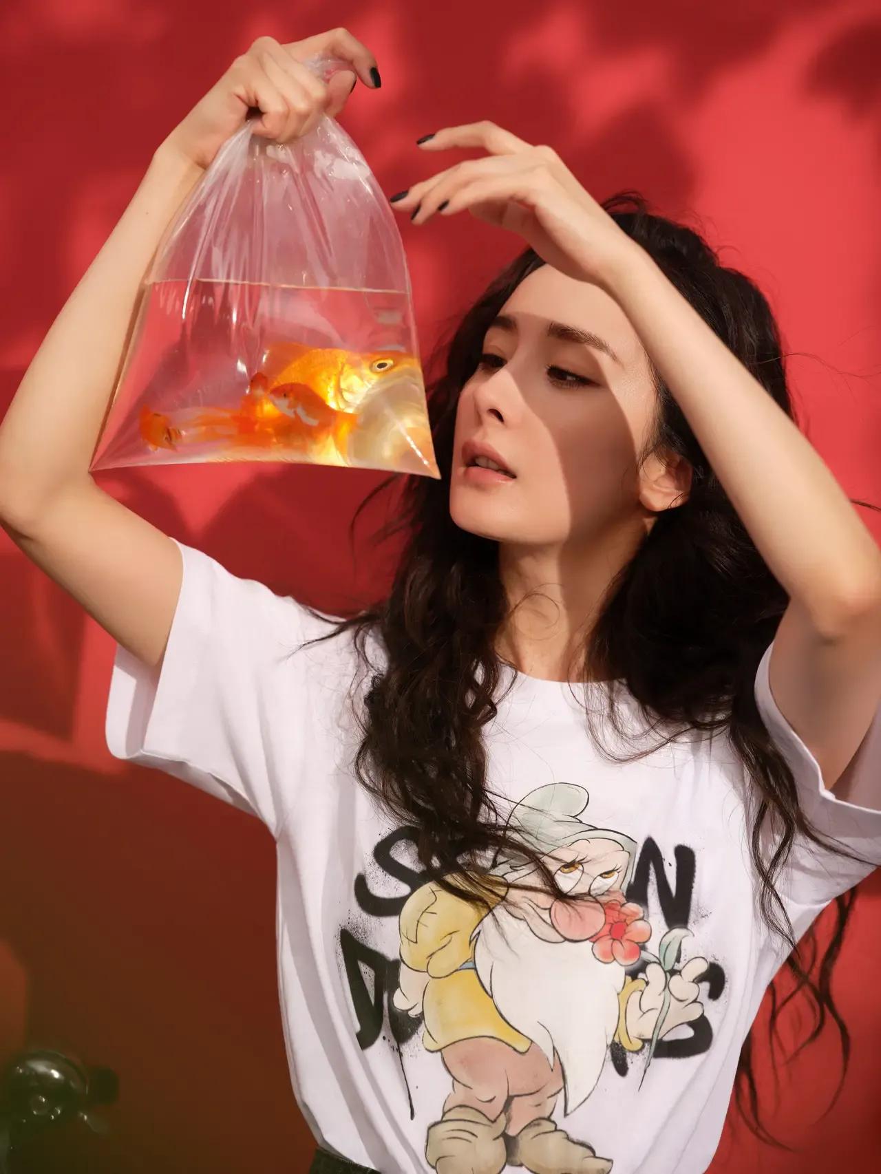 张天爱、杨幂杂志大片，清纯唯美，炫彩多姿