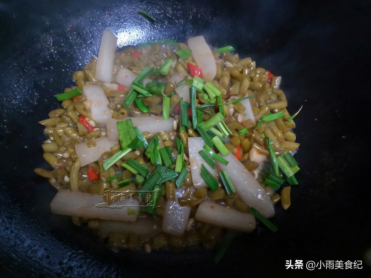 酸萝卜怎么炒家常菜（吃腻大鱼大肉就试试这道酸爽开胃菜）