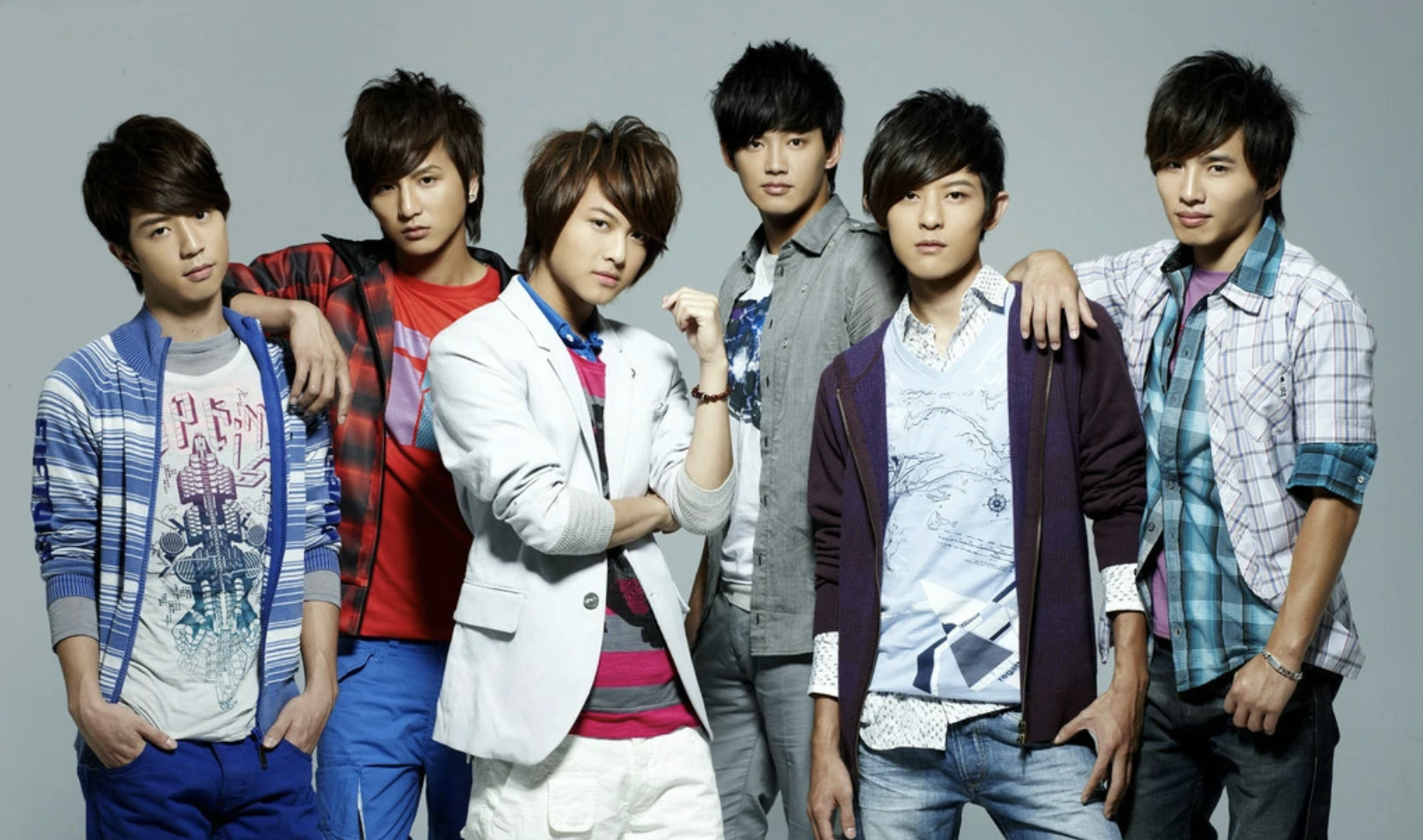 棒棒堂成员杨奇煜晒全家福，官宣二胎得子，王子贺军翔众星送祝福