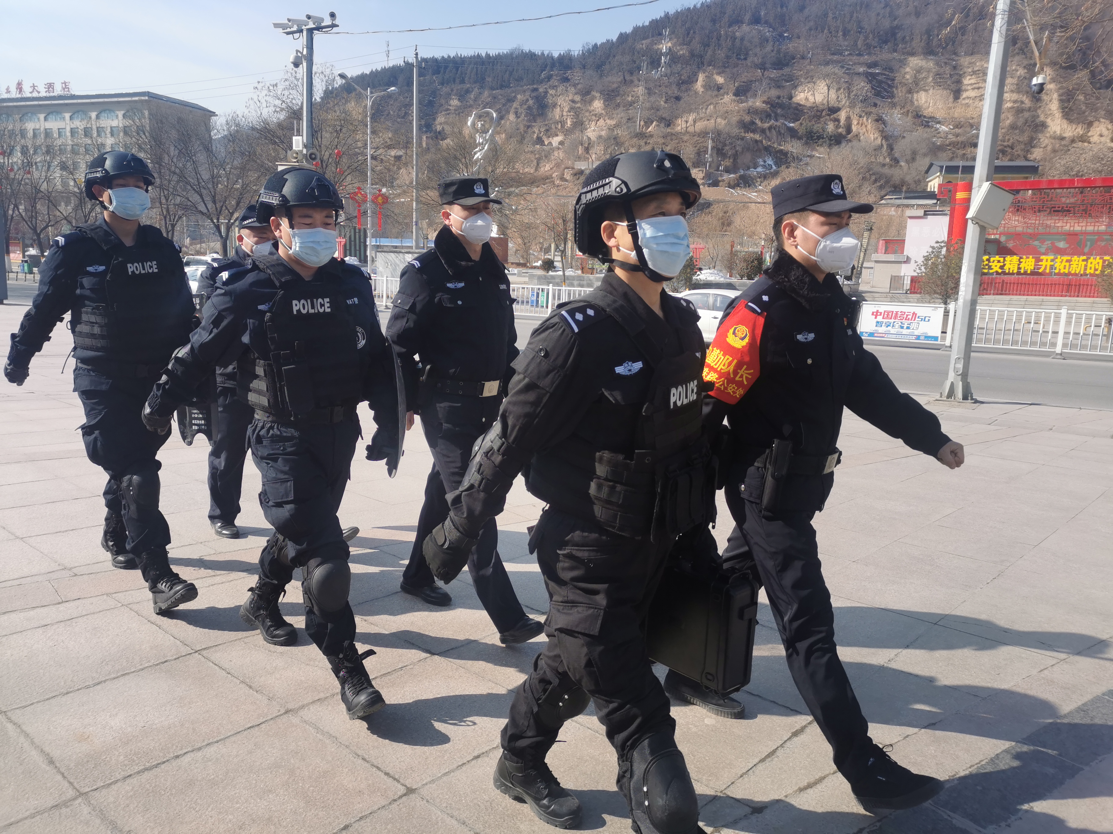 元宵我在岗：延安铁警护航团圆路
