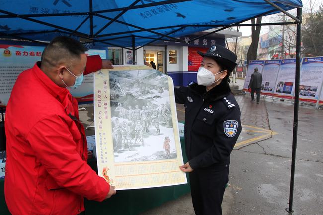 �����й����־ٰ조����һ�� ƽ�����ꡱ����ů��