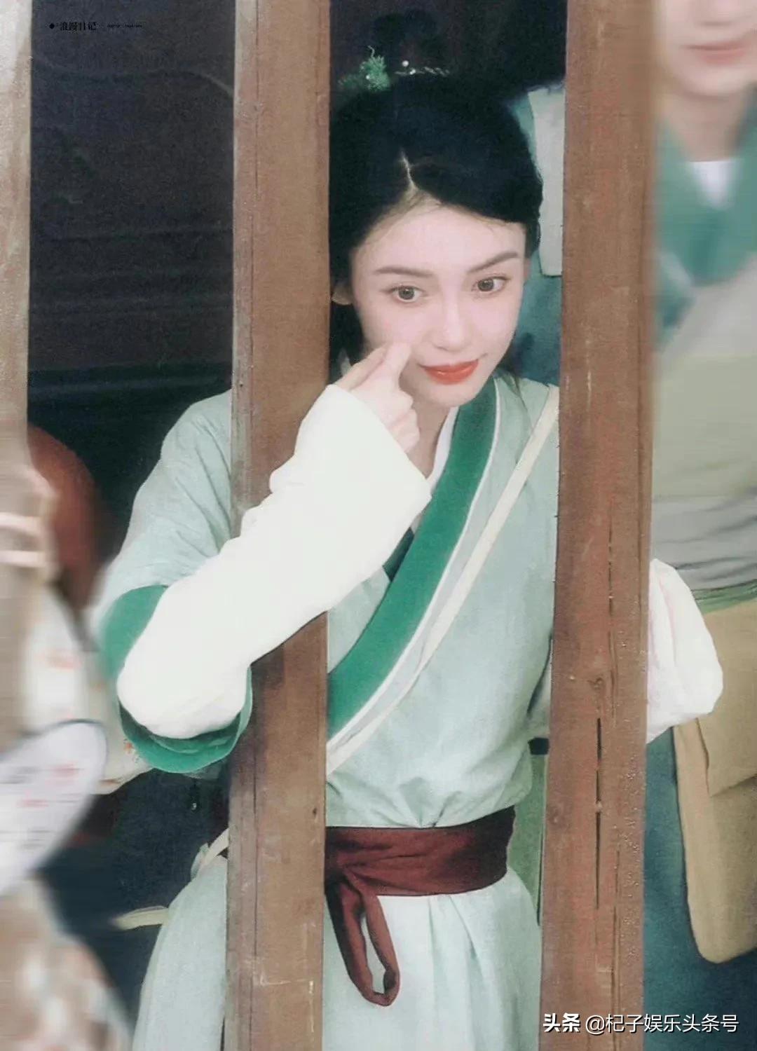 萌探剧照：杨颖cos郭芙蓉，张嘉倪cos佟掌柜，欧阳娜娜cos周芷若