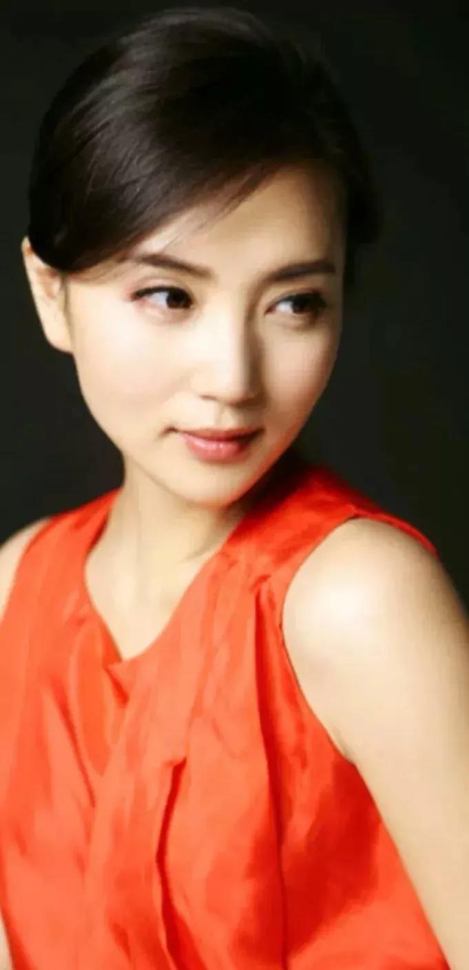 请欣赏40位明星独特灵秀的侧颜之美