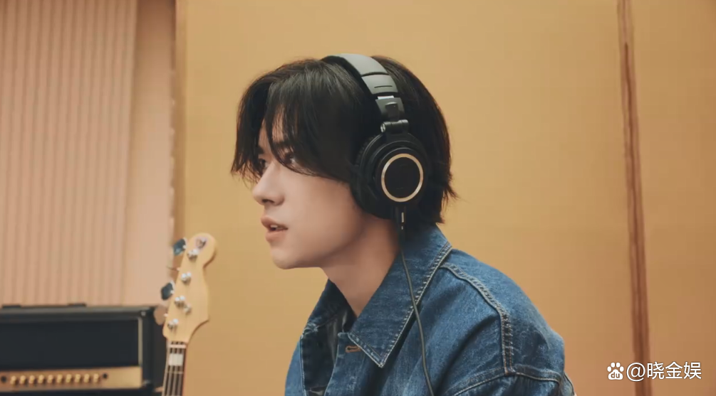 易烊千玺：送祝福，联手罗大佑用歌曲和板书的形式寄语全国毕业生