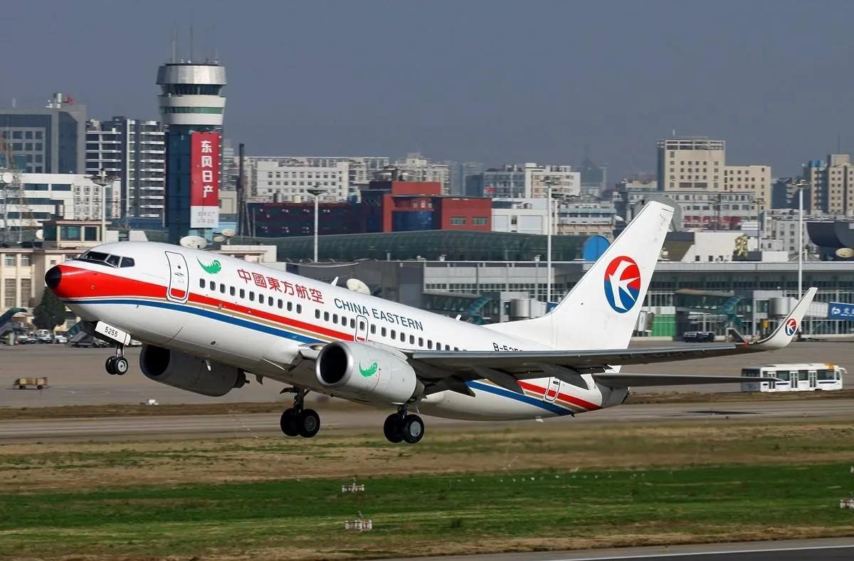 东航云南公司不同时期的飞机涂装