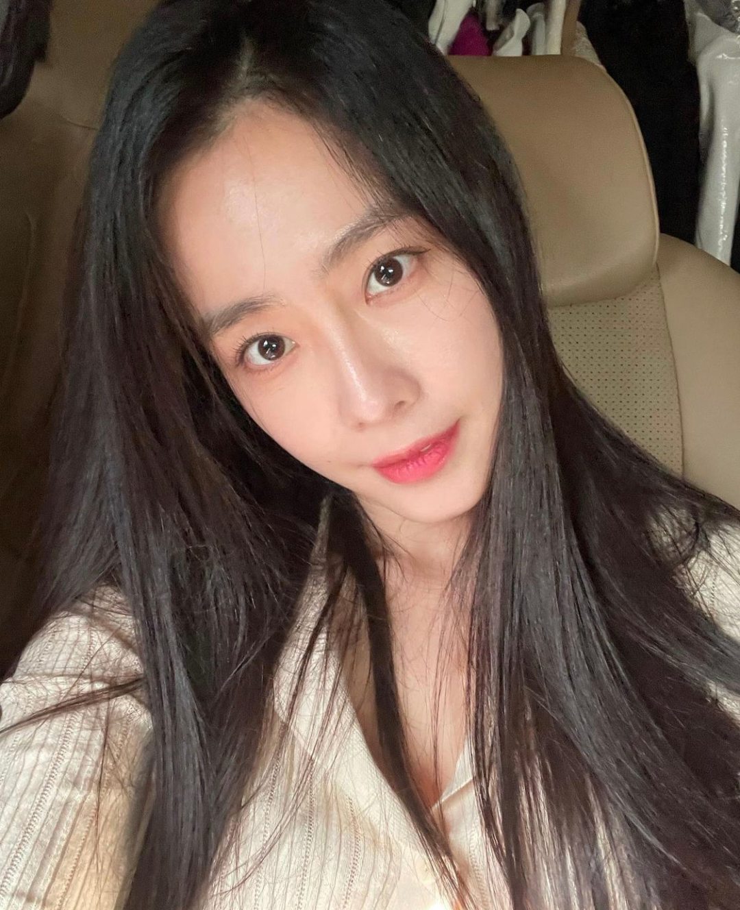 曾名噪一时的女演员，历经婚姻事业起起落落，如今的她只追求