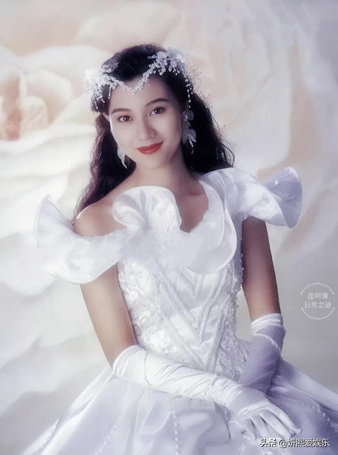 最美的港姐李嘉欣，明艳精致，漂亮大气