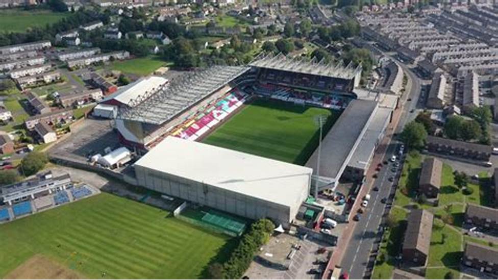 英超球场座位数（英超联赛20座球场巡礼）