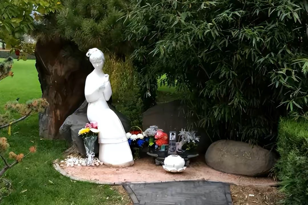 "林妹妹"陈晓旭:无儿无女去世15年后,丈夫郝彤的选择令人泪目