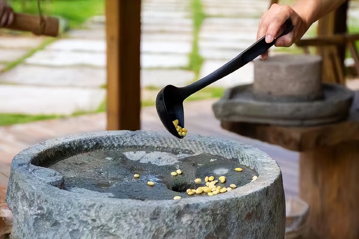 夜读｜四方食事，不过一碗人间烟火，那些让你觉得人间值得的句子