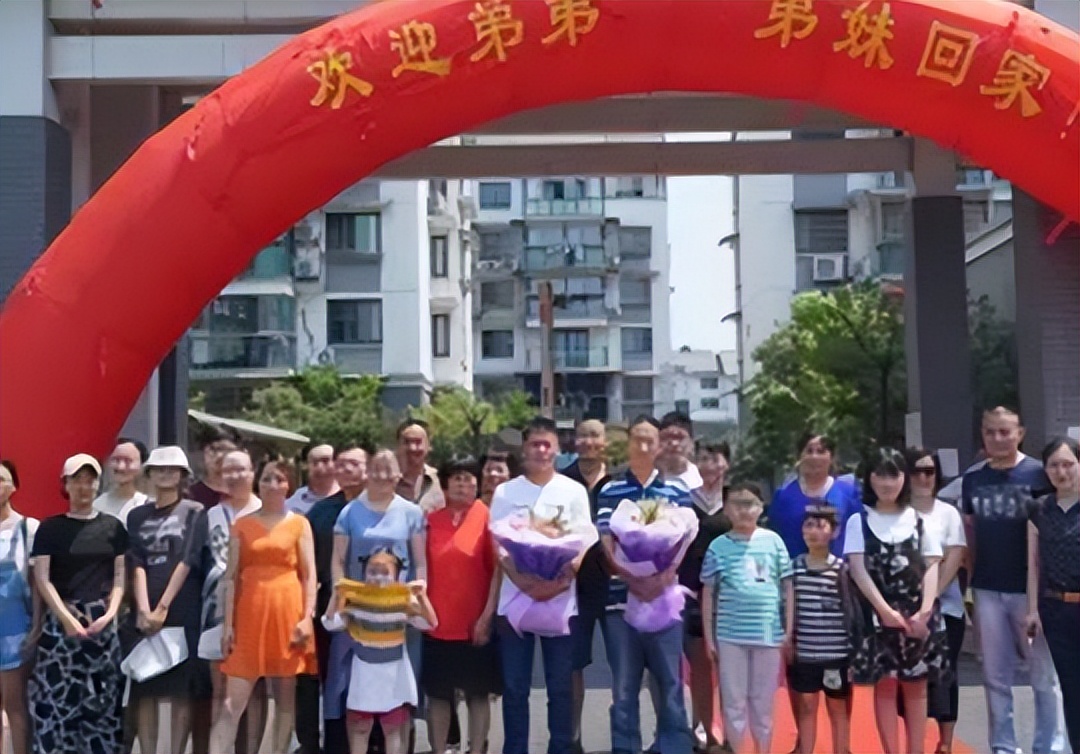 河南老人告诉同村男子：我儿是你孪生弟！10年后他们找到亲生父母