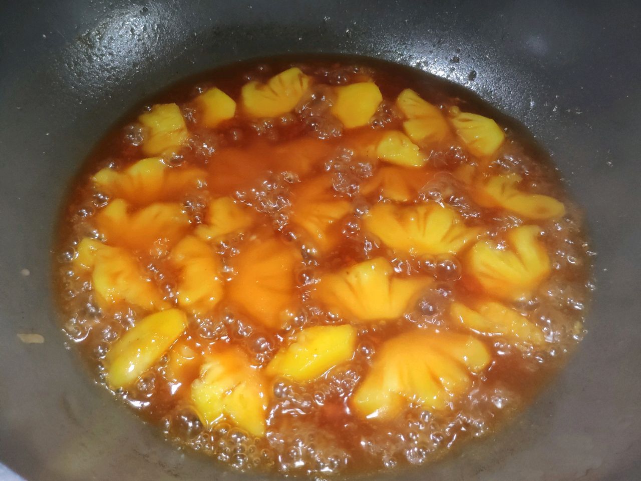 菠萝排骨制作方法（教你做酸甜开胃的菠萝排骨）