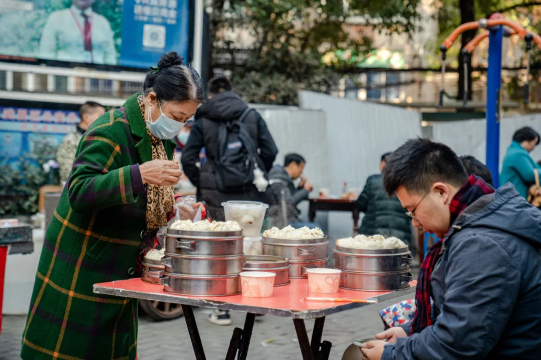 论排队，我只服武汉这几家藏在路边的美食店