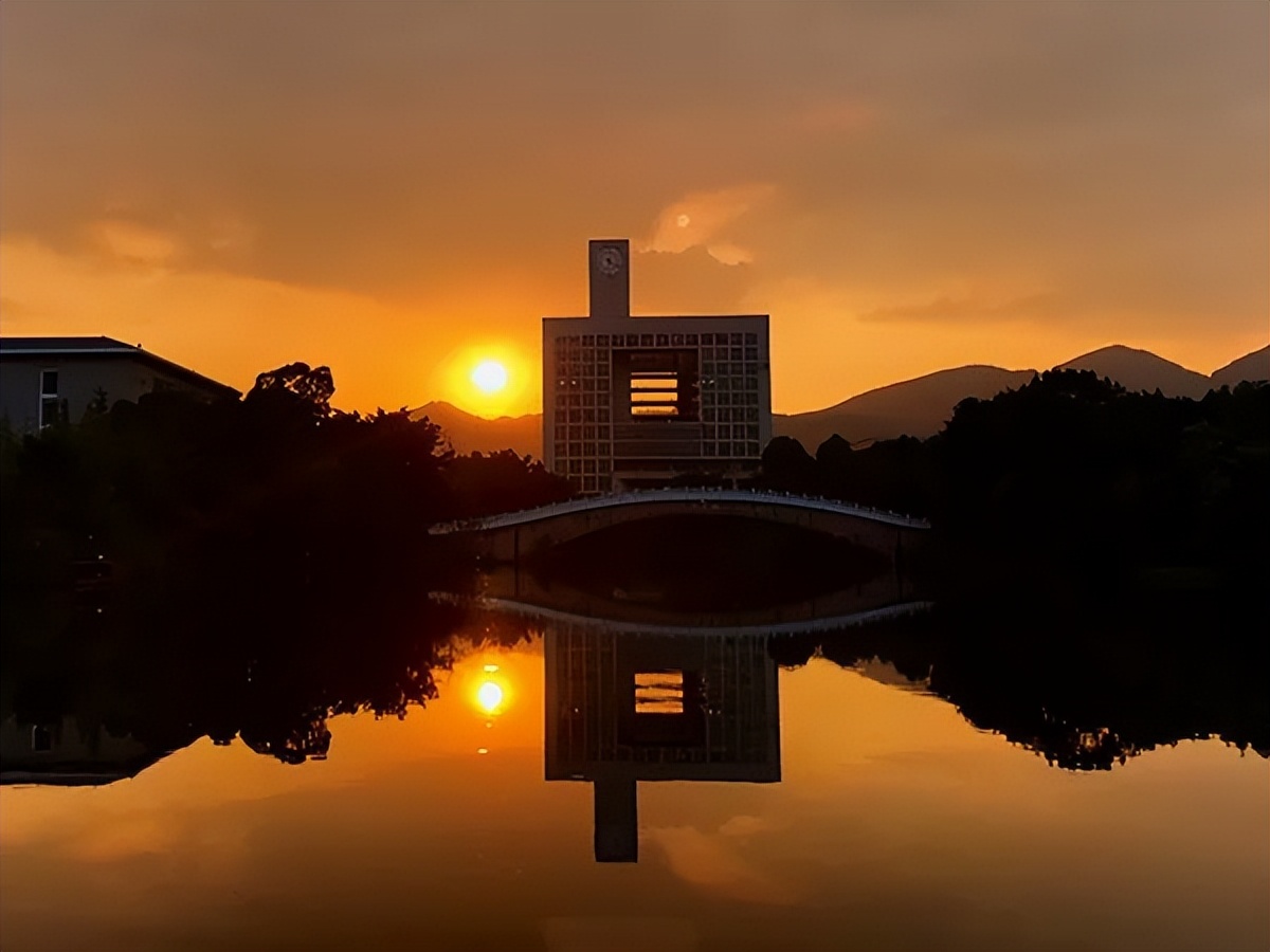 拥山水底蕴，聚巴渝灵气！盛夏七月，邂逅最美的重庆师范大学！