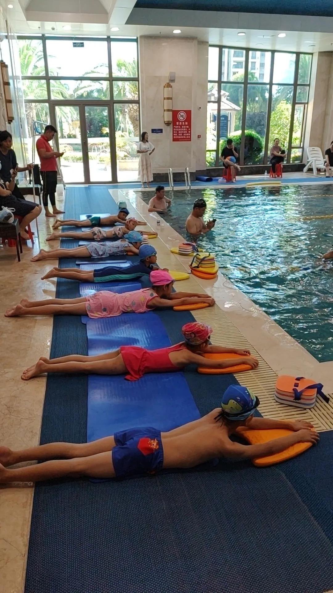 初学游泳口诀(原来我们的蛙泳都学错了!