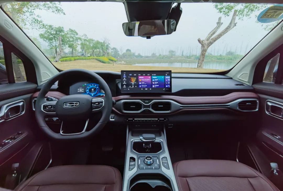 顶配13.96万元的真7座SUV,吉利豪越除了大还有什么?