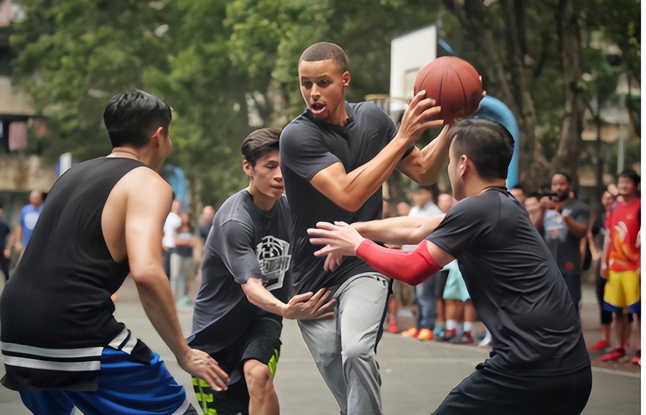 为什么nba球星老得快(姚明大腿比腰粗 博班手掌比脸大，这就是为何普通人打不了NBA)