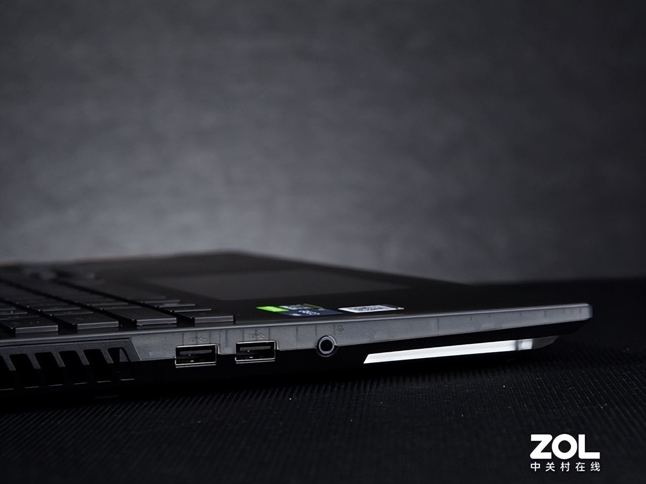 用27999元的12代酷睿i9顶级游戏本办公玩游戏是一种怎样的体验