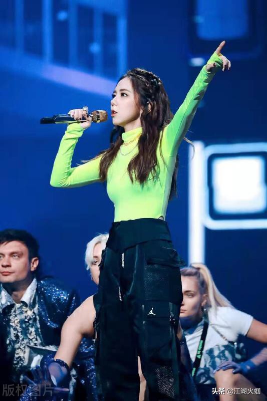 八卦：宋丹丹 江疏影 王一博 邓紫棋 王嘉尔 黄明昊 张翰 王鹤棣 阚清子