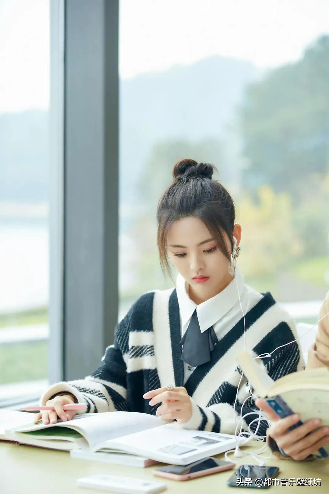 杨超越高清时尚穿搭美图壁纸