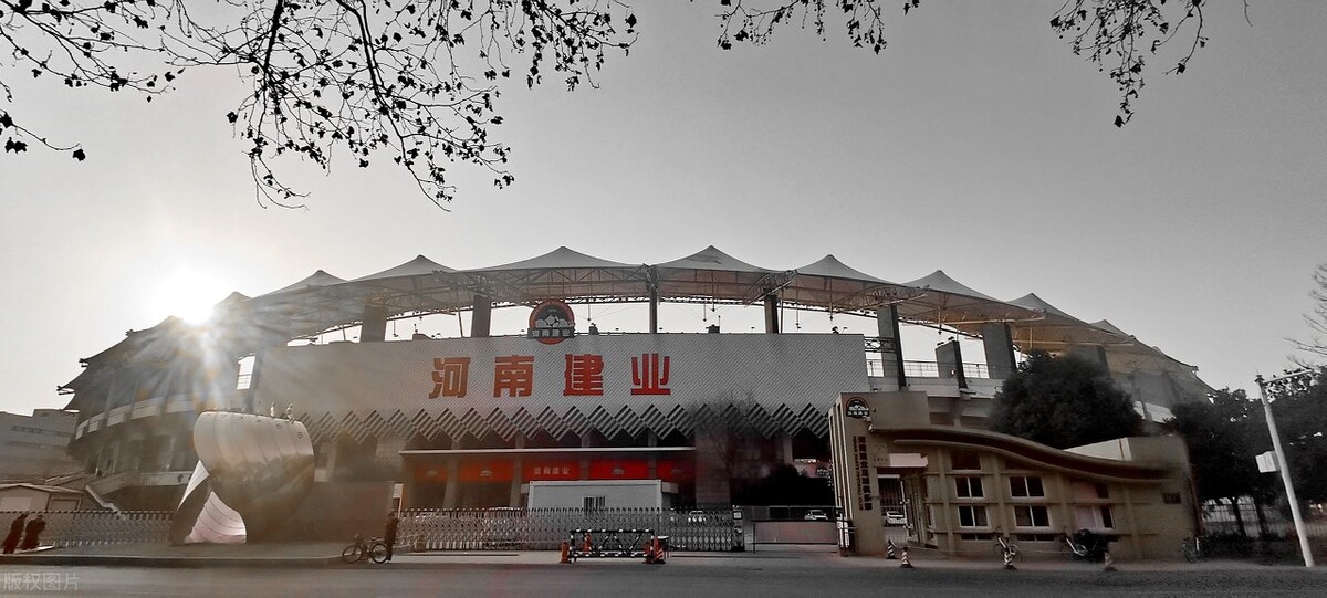 河南建业球迷被一则新闻感动，中原铁军的精神支柱依然在坚持足球