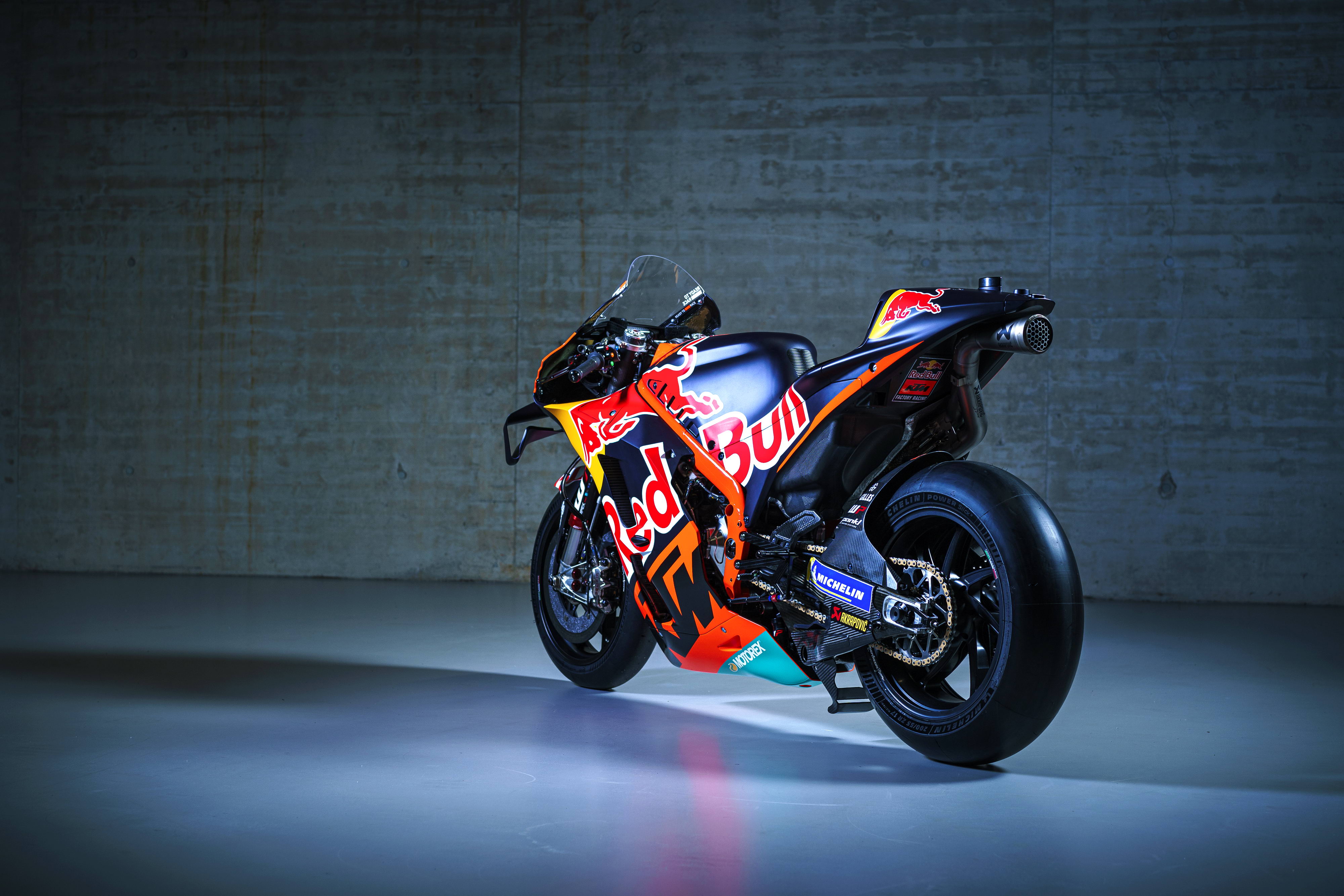 赛车rc比赛(MotoGP 2022：KTM MotoGP 红牛车队的 RC16 赛车)