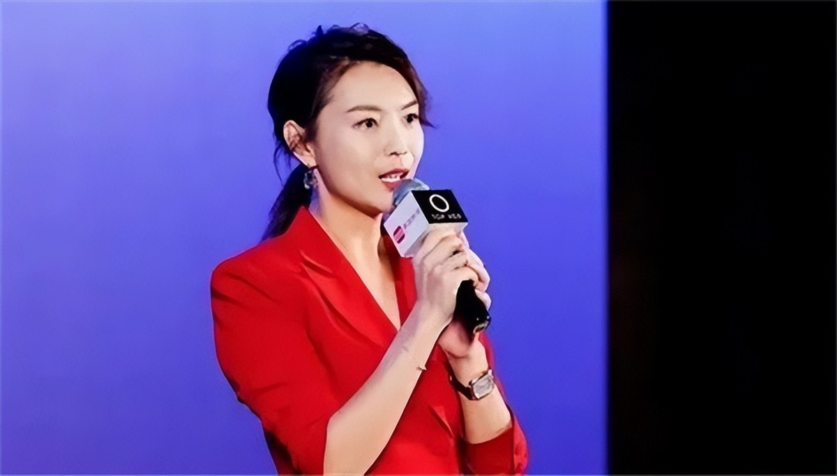 还记得主持人栗坤吗？如今她的近况如何？