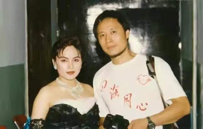台湾歌手千百惠晒内地身份证，早已定居内地，称祖国大陆才是母亲