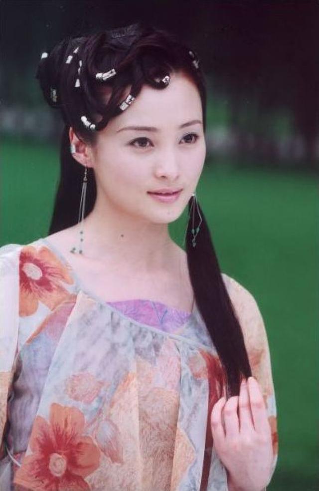 蒋勤勤个人资料简介(她是最美"琼女郎",曾被质疑插足感情,如今因虐猫