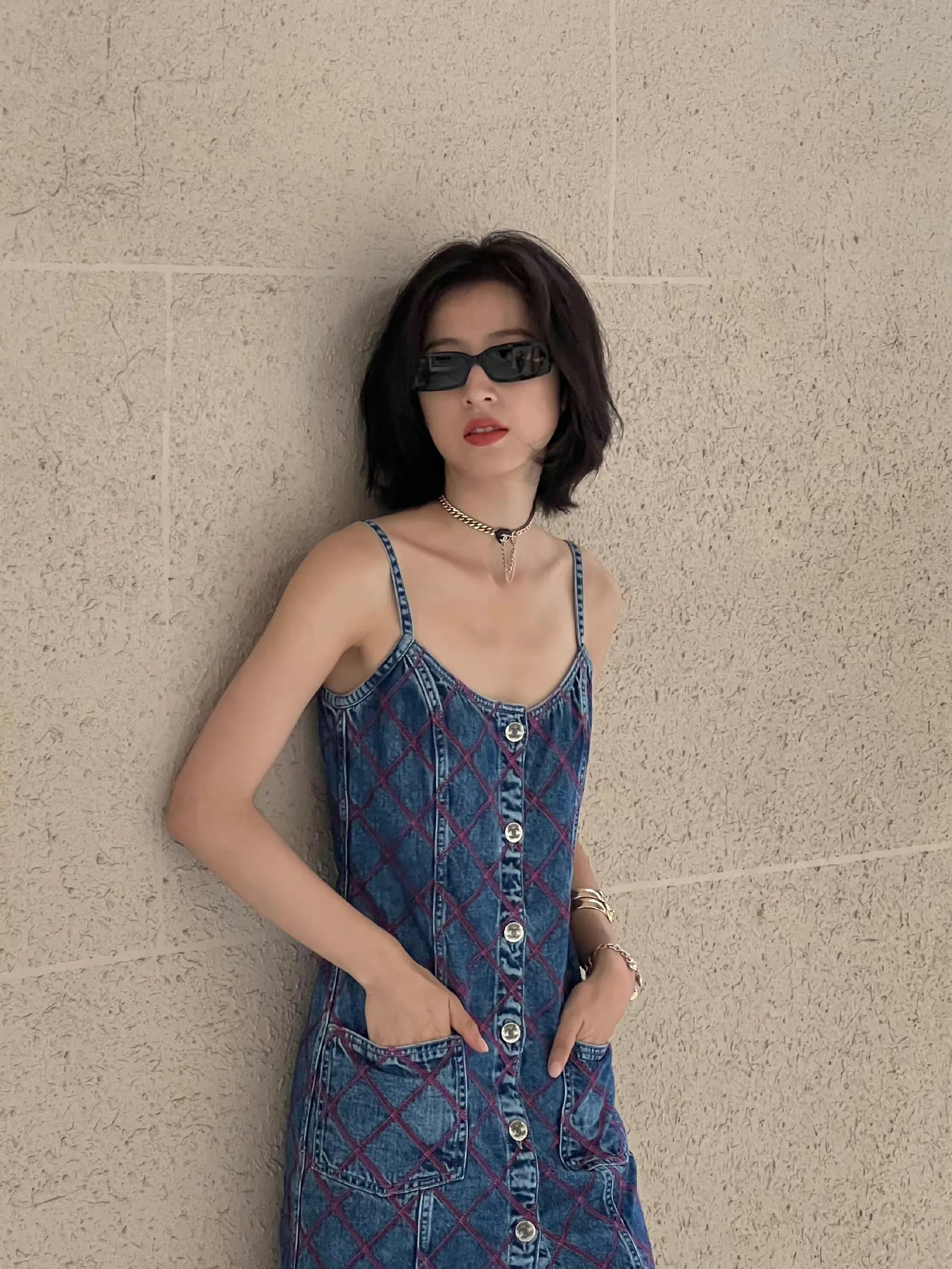 周雨彤牛仔吊带裙