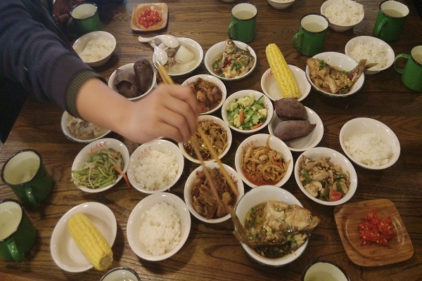 三餐吃什么，由“谁”决定？自测肠道年龄，看看你的肠道老了没？