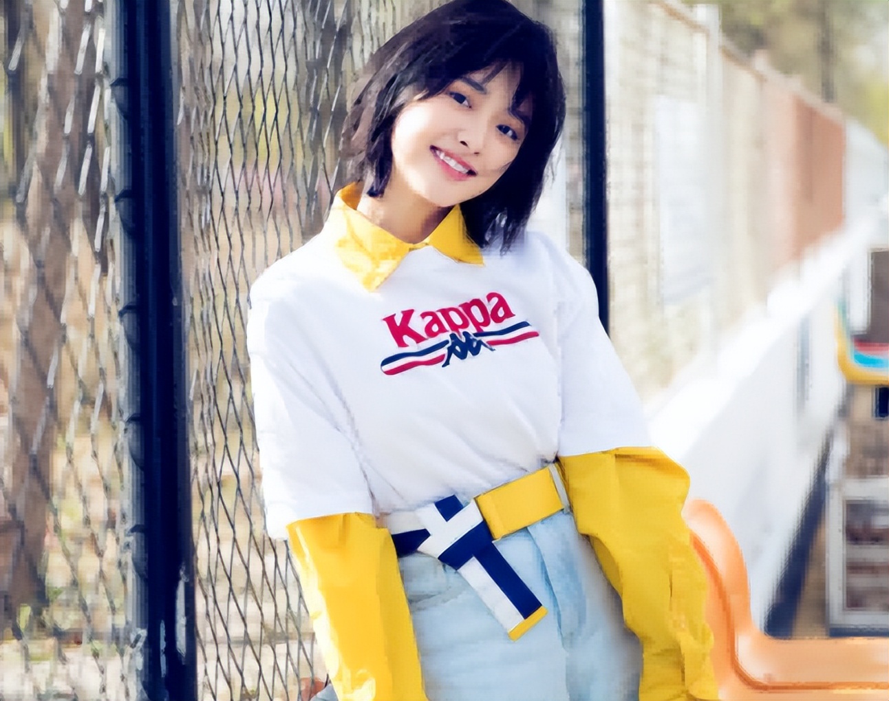 痘痘脸、赘肉、五五分！生图里的女星，让我看见了人间真实