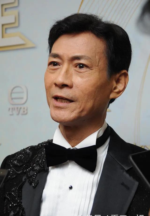 玉树临风了一辈子，可惜女儿们没有继承他的好基因