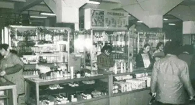 1977年，一女会计贪污4万包养7个情夫，最终被情夫举报枪毙