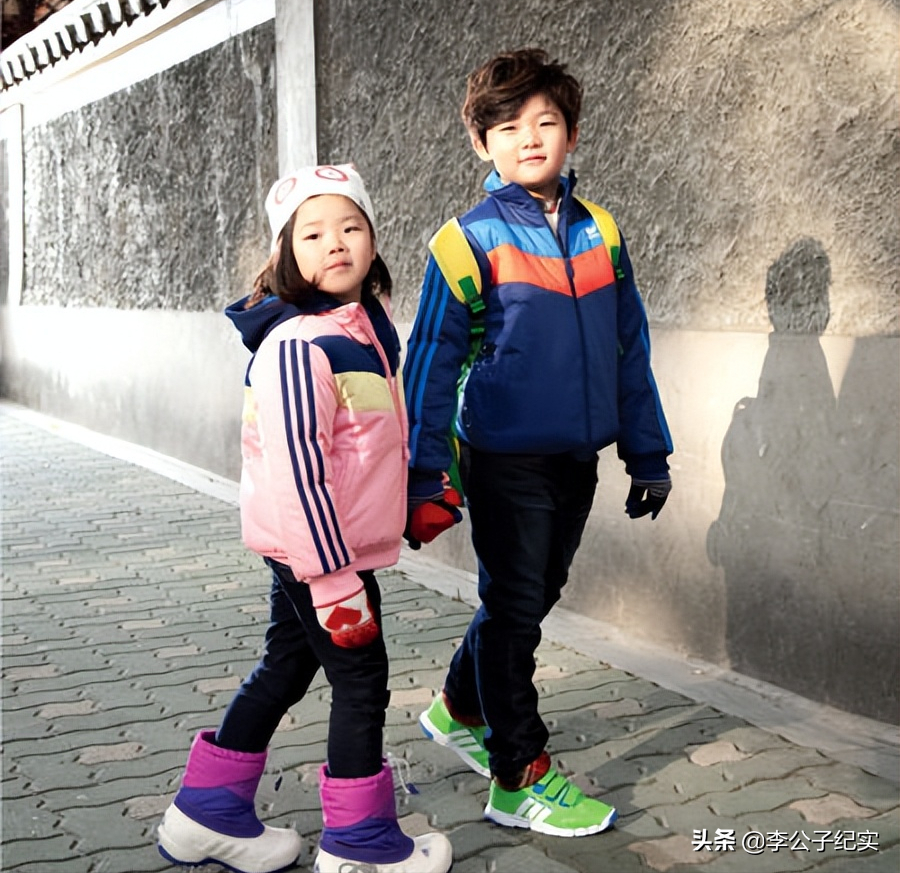 现实版德善父女：堪称搞笑界的泥石流，去美国博物馆竟被永久拉黑