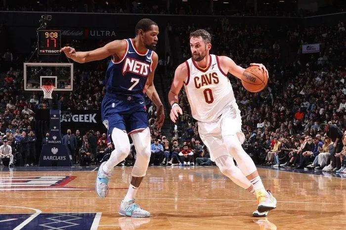 灰熊狂胜雷霆73分创NBA历史(NBA常规赛落幕：东西部前10座次落定，这一年有哪些纪录被改写)