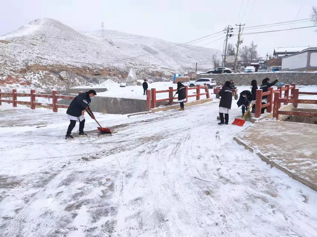 最美不是下雪天，而是他们奋战的身影