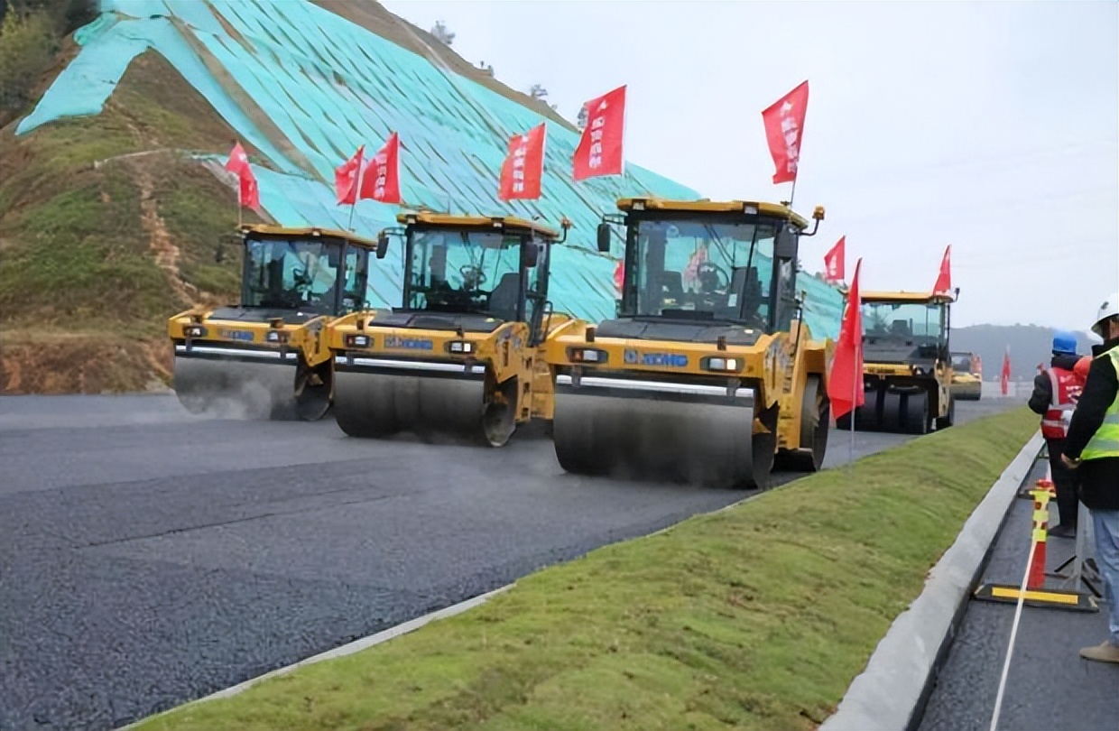 它是大广高速南康至龙南段复线即将投用届时新旧高速达10车道
