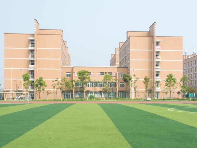 成都这所高校“火了”！食宿配置豪华，拥有绝美风光，学生幸福感爆棚！