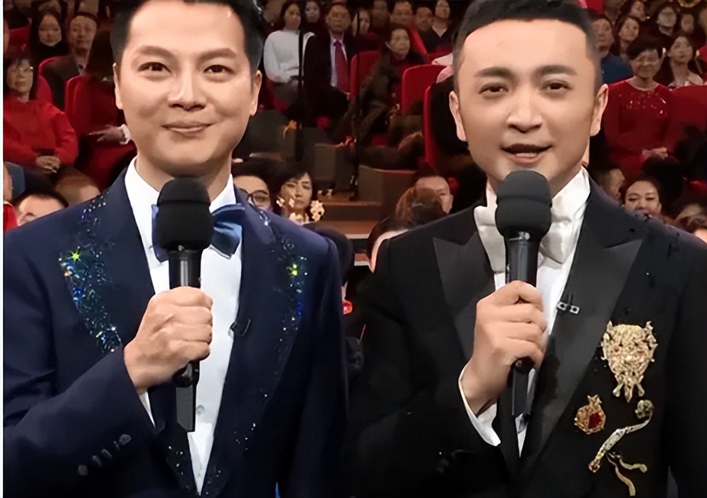 中国传媒大学的“校草”火了，长相冷峻且精致，网友：典型央视脸