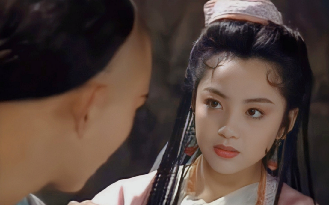 年轻时的敬妃,更是容色倾城.