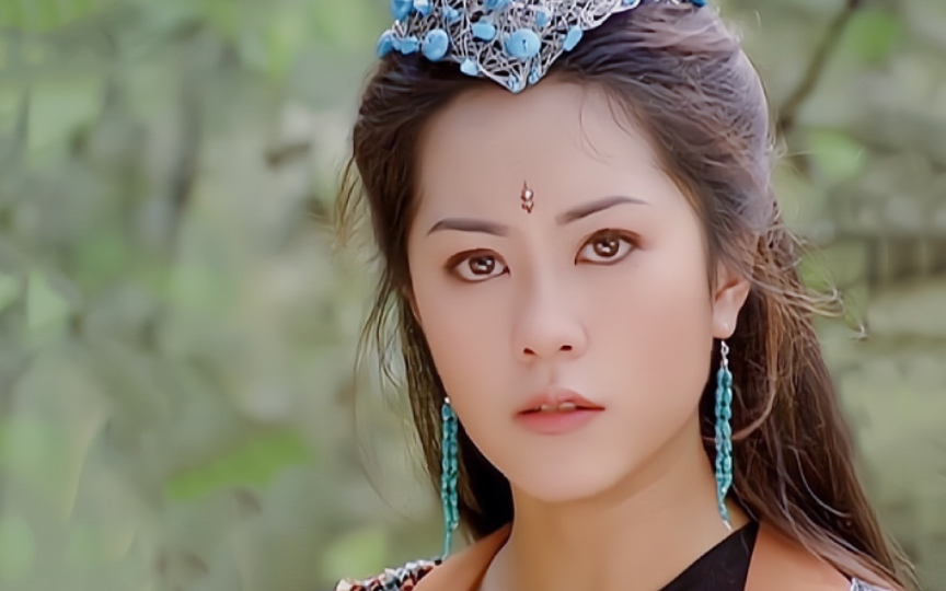 而且谢韵仪无论是颜值还是演技都非常不错,并且早年她给《男人帮》