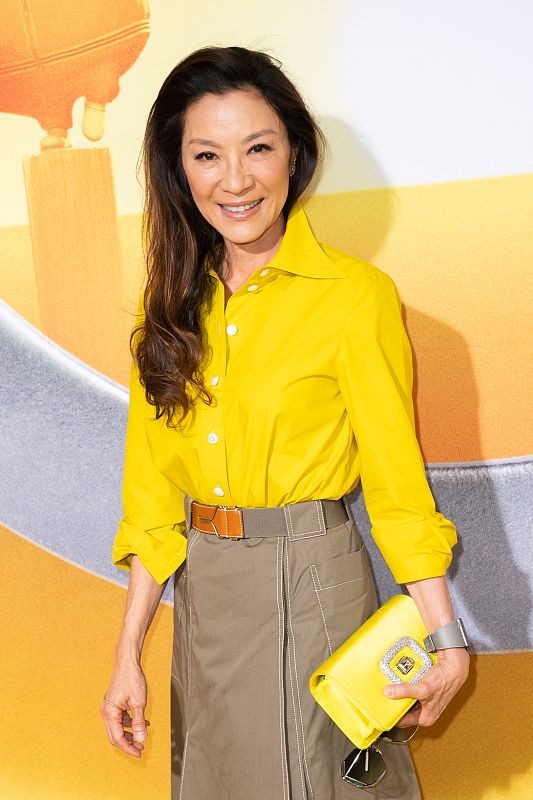 杨紫琼都奔六了，心态还是很年轻的，穿的黄色衣服好艳丽