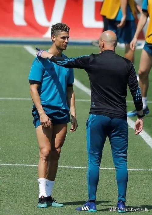 齐祖评价皇马帅位（与曼联帅位渐行渐远的齐达内，执教皇马开局时有何过人之处？）