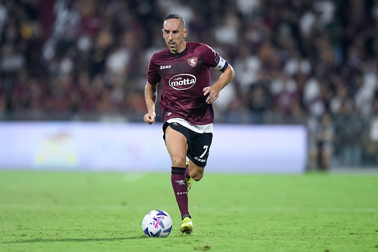 法国球星里贝里（39岁“刀疤战士”里贝里宣布退役，足坛从此再无“罗贝里”组合）-趣拿体育