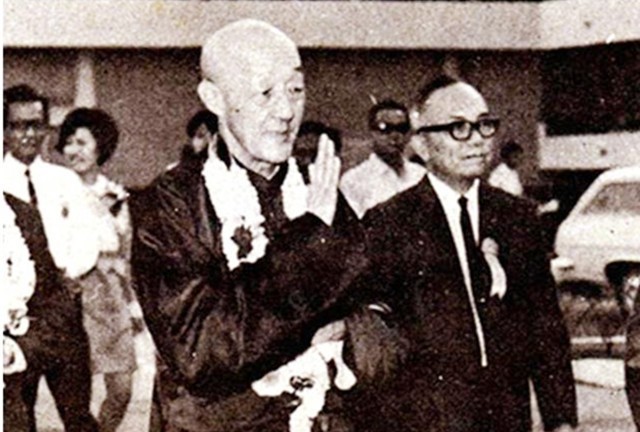 60年代末，最后一任张天师撒手人寰后继无人，接班乱象频出